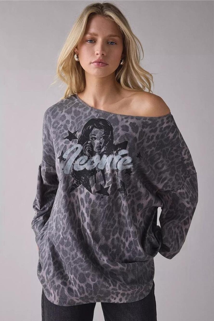 Urban Outfitters Iconic Graphic Leopard Oversized Off Shoulder Tee M
